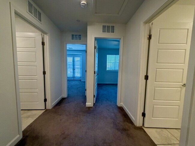 Building Photo - 3 BED 2.5 BATH 2 CAR GARAGE TOWNHOME IN HENDERSON CADENCE COMMUNITY FOR RENT!!