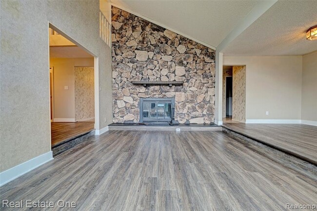 Building Photo - 5307 Metamora Rd