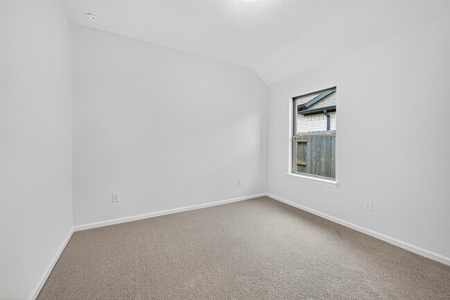 Building Photo - 407 Big Pne Trl