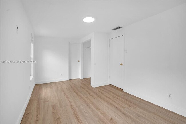 Building Photo - 5096 SW 28th Terrace