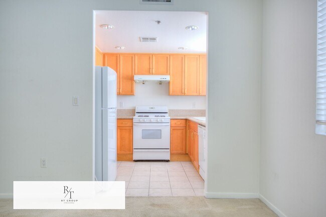 Building Photo - Luxurious Modern Condo in Alhambra