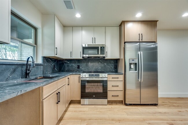 Building Photo - 1215 Mill Valley Dr