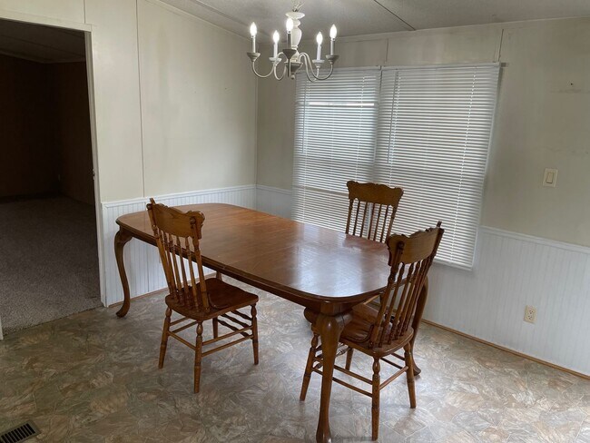 Building Photo - 2 bed, 2 bath mobile home located in the Denton area!