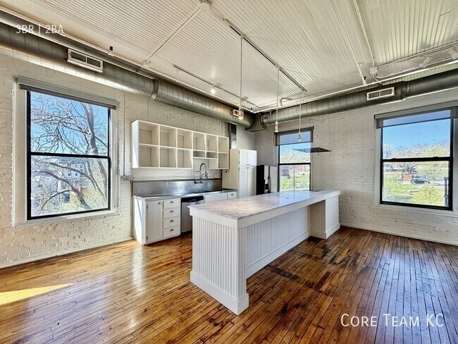 Building Photo - 1800 Central St