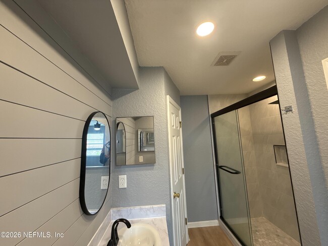 Building Photo - 1819 Lago Del Sur Drive