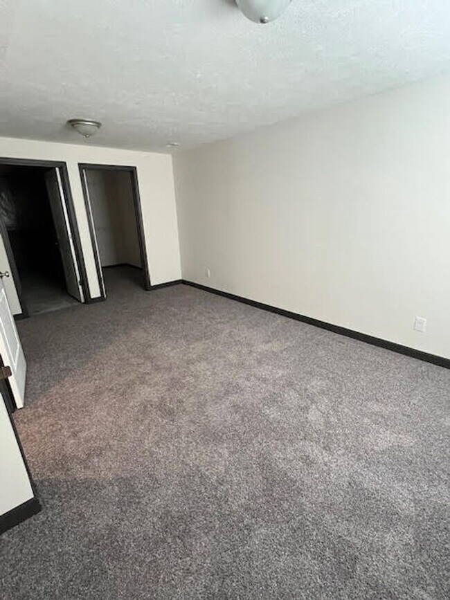 Building Photo - 147 Southpark Dr