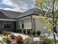 Building Photo - 10457 Pickerel Lk Dr