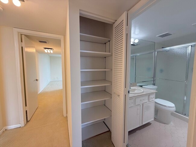 Building Photo - 2000 Presidential Way