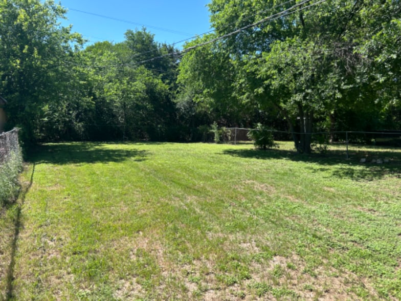 Building Photo - 402 Randy Blvd