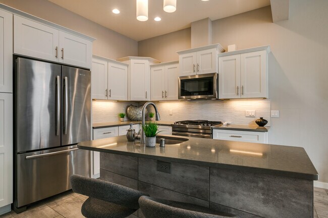 Building Photo - 3600 Central Ave SE