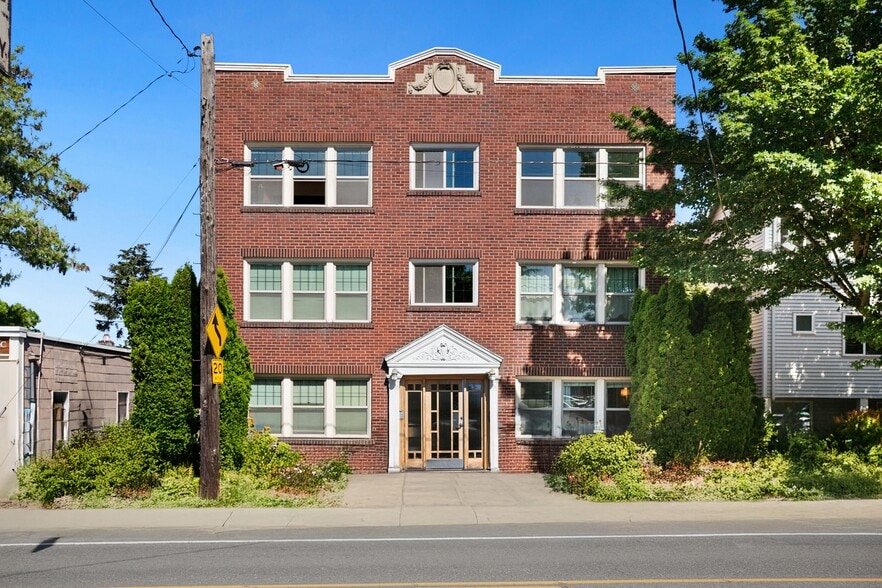 Building Photo - 6522 Phinney Ave N