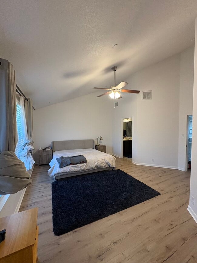 Building Photo - 1620 Bryant Dr