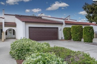 Building Photo - Meadow Springs Condo