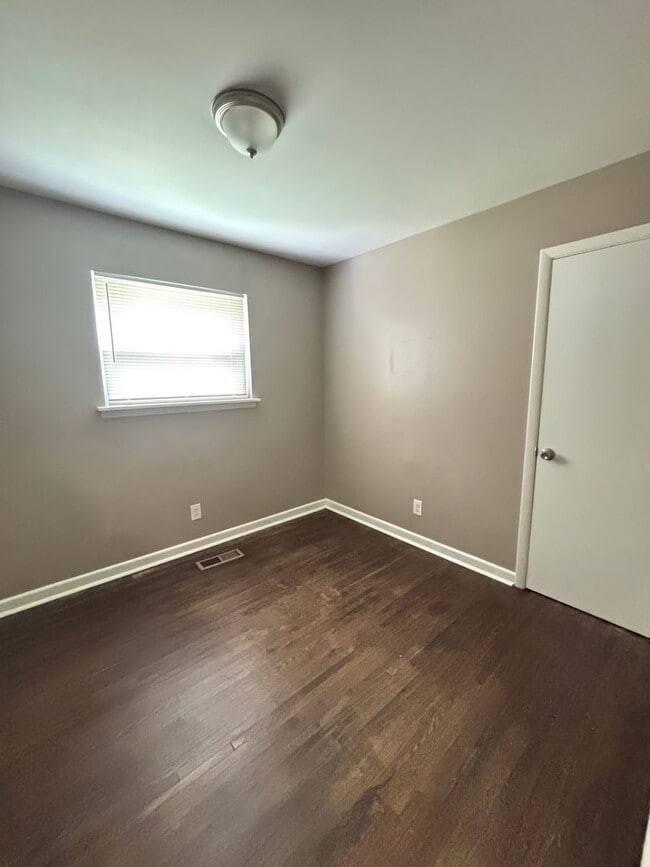 Building Photo - 7406 Twin Oaks Rd