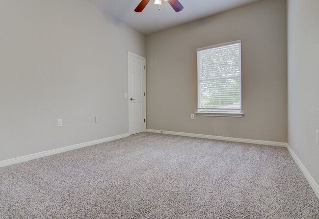 Building Photo - 1702 Singleton Ave