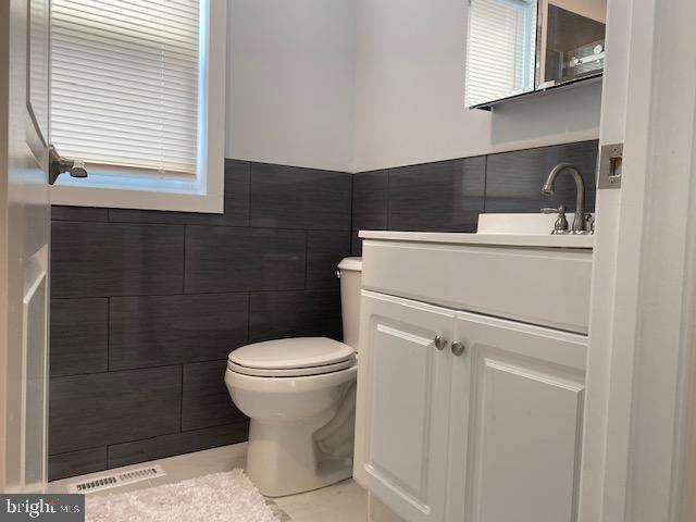 Building Photo - 513 S Regester St