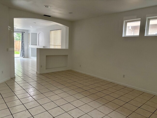 Building Photo - Immaculate 4/2 Single Story (N. Natomas)!   **Please read entire ad for viewings**