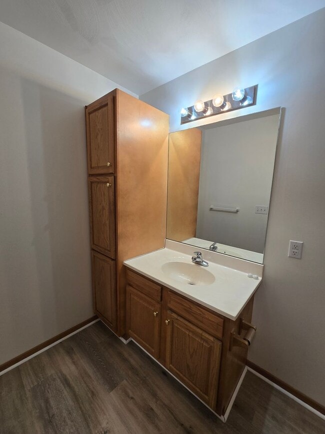 Building Photo - Large 2 Bedroom Townhouse - Burrell School District - Next to Hill Crest Country Club