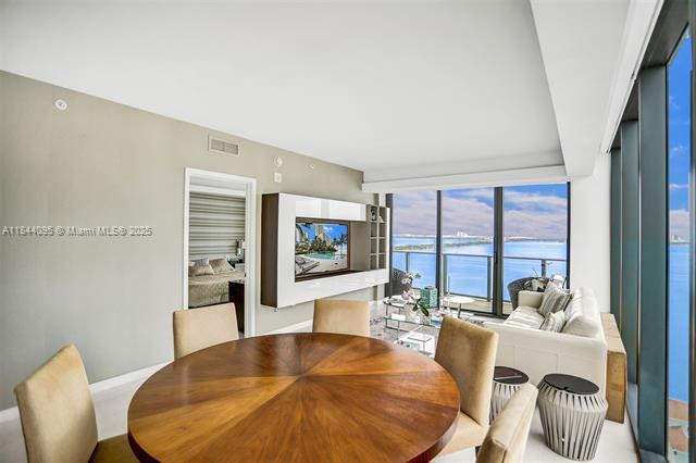 Building Photo - 460 NE 28th St