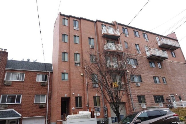 Building Photo - 13541 Coolidge Ave