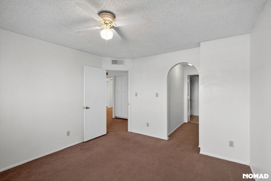 Building Photo - 1905 E University Dr