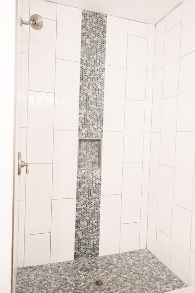 Building Photo - 902 W Columbus Dr