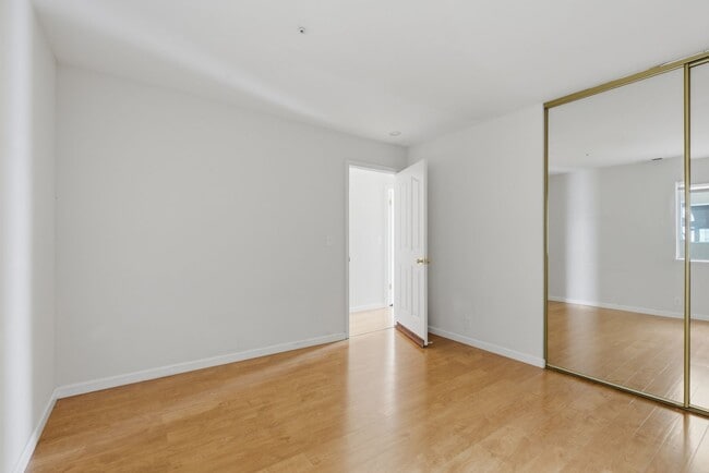 Building Photo - Top-Floor 3BR in Duplex Near BART | Vaulted Ceilings | In-Unit Laundry | Garage Parking