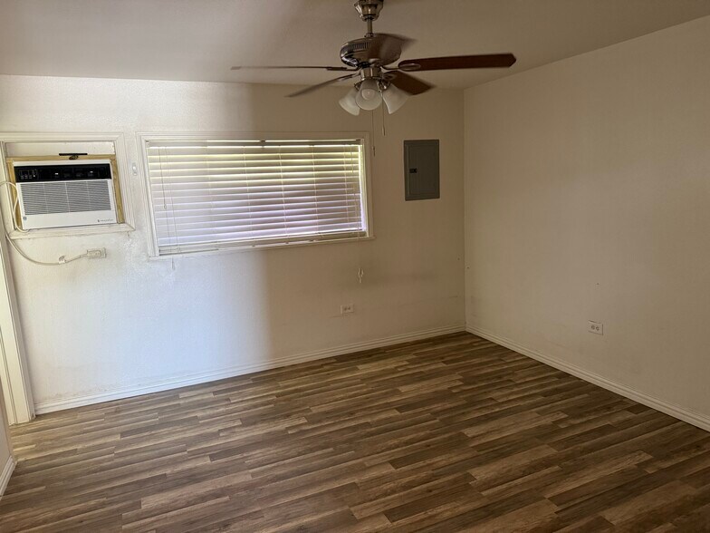 Bedroom - 406 Hialeah Ave