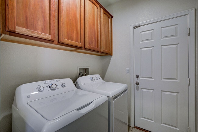 Building Photo - 8113 Slate Falls St