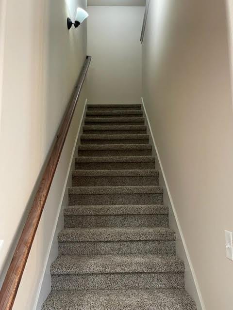 Building Photo - 118 Creekside Villa Dr