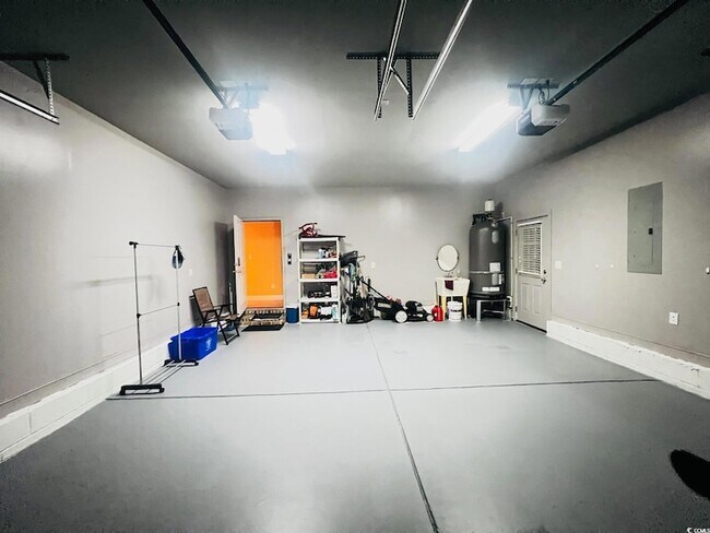 Building Photo - 584 Summerhill Dr