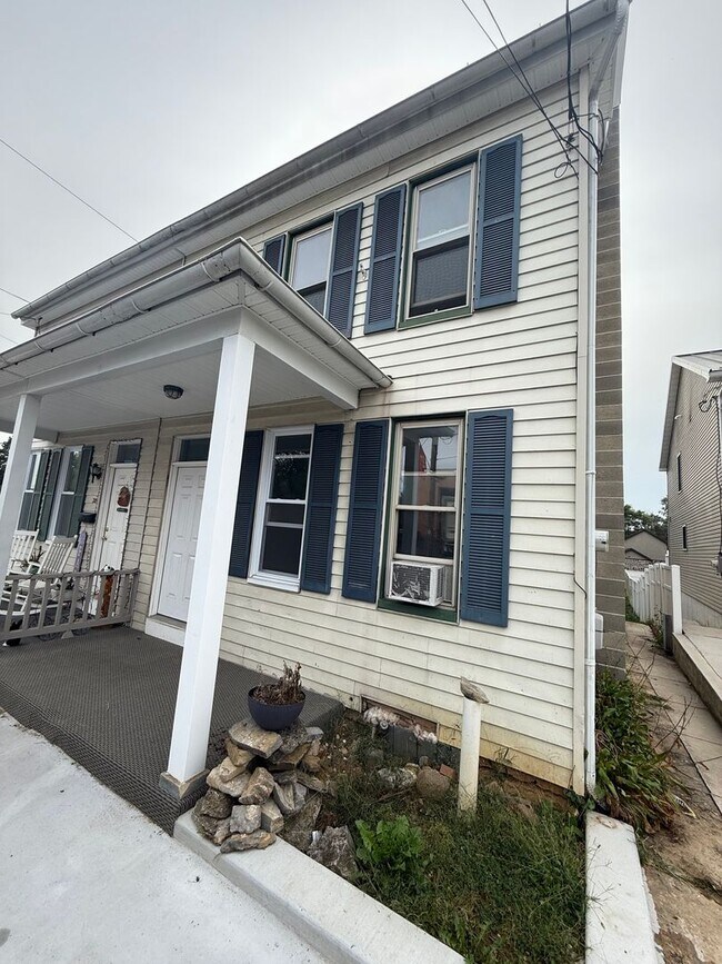 Building Photo - 2 bedroom with a bonus room! Newville PA!
