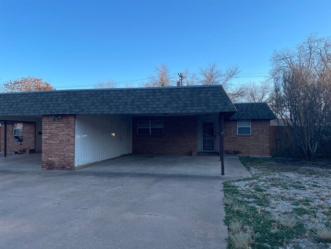 Building Photo - 2 bedroom duplex!  2 bath, 2 car carport