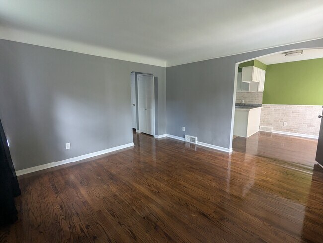 Front room - 18407 Lennane