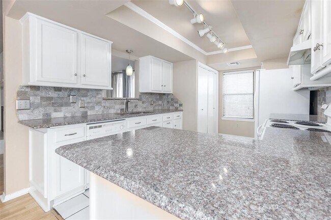 Building Photo - 10304 Southridge Terrace
