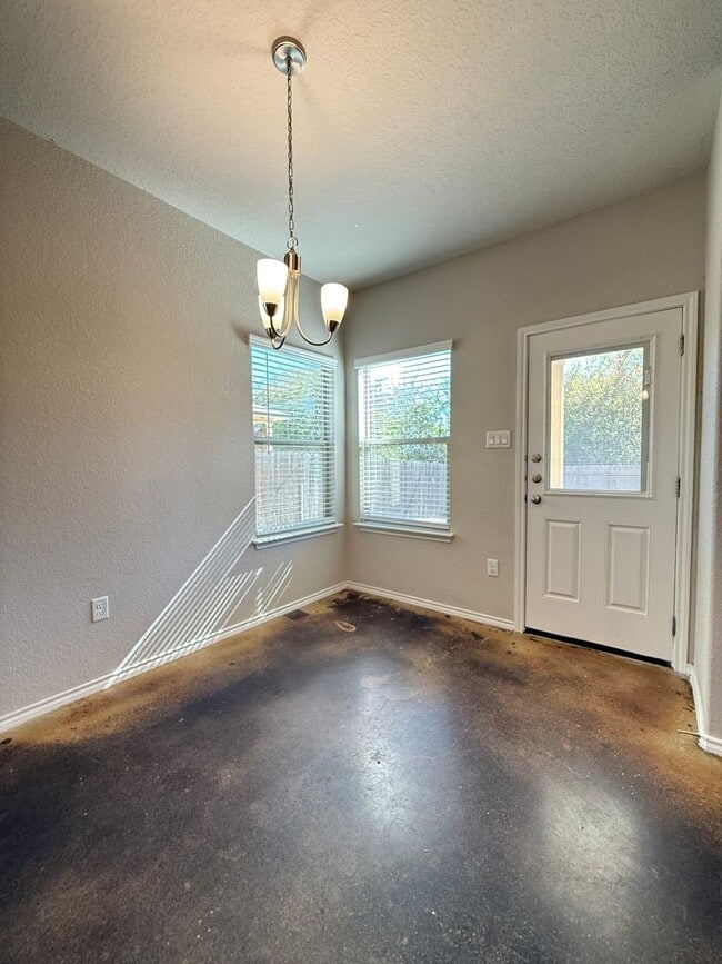 Building Photo - Beautiful Modern 3-Bed, 2-Bath Duplex with Private Yard & Spacious Layout