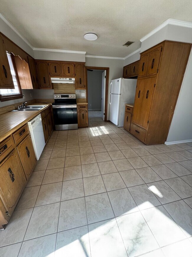 Building Photo - Located in the Heart of Evans