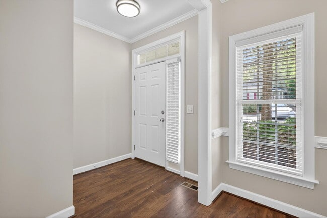 Building Photo - 770 Parkside Townes Ct
