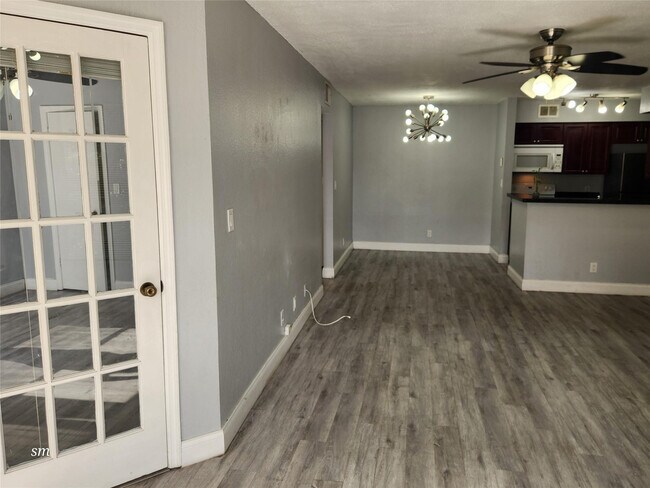 Building Photo - 2736 S University Dr