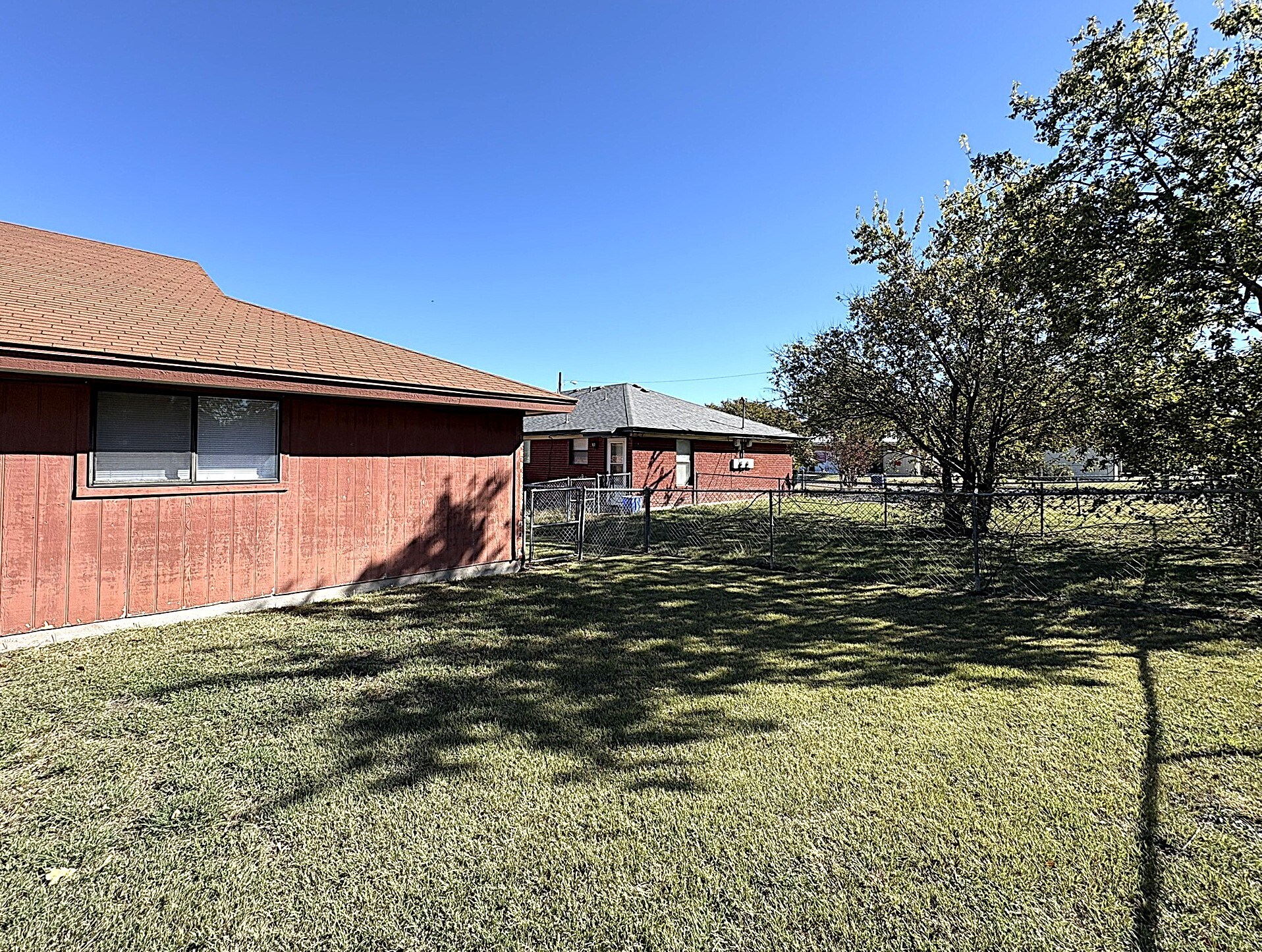 Building Photo - 403 W Avenue D