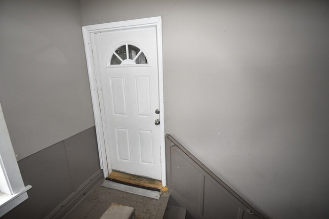 Building Photo - 5742 S Artesian Ave