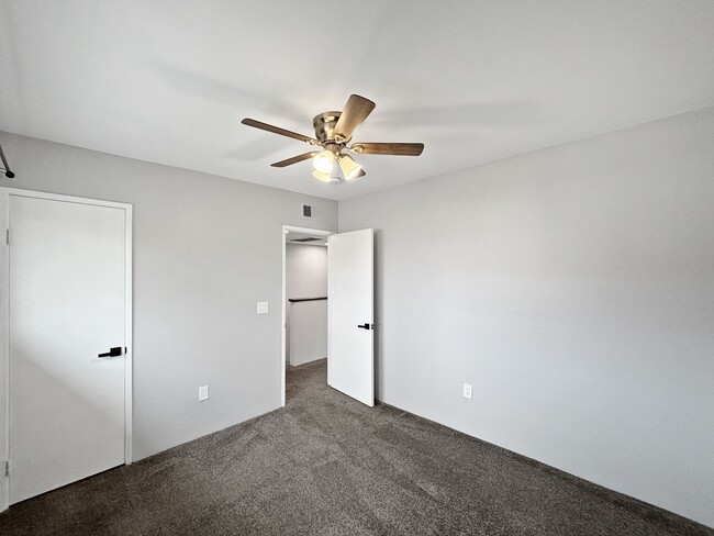 Building Photo - Beautiful 2B/2BA Condo in Mission Valley W...