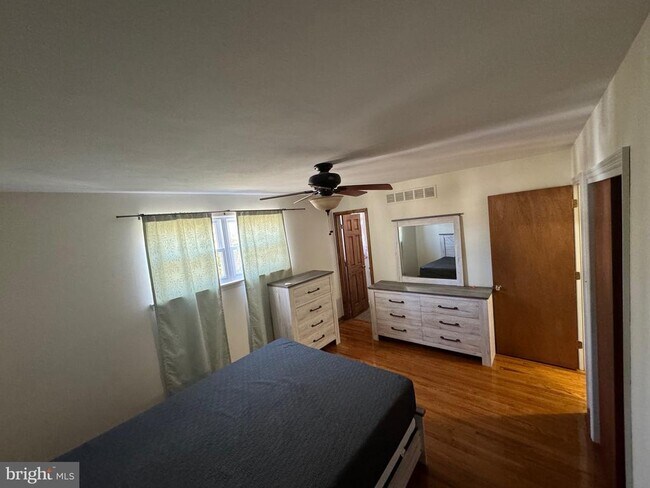 Building Photo - 172 Chapel Dr