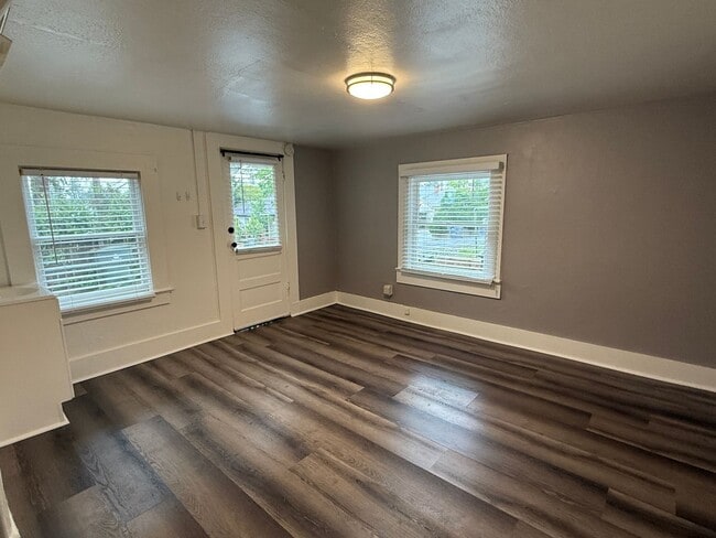 Building Photo - 100 Olive St