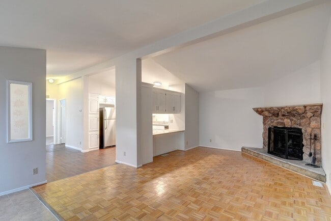 Building Photo - 5620 Hobble Creek Dr