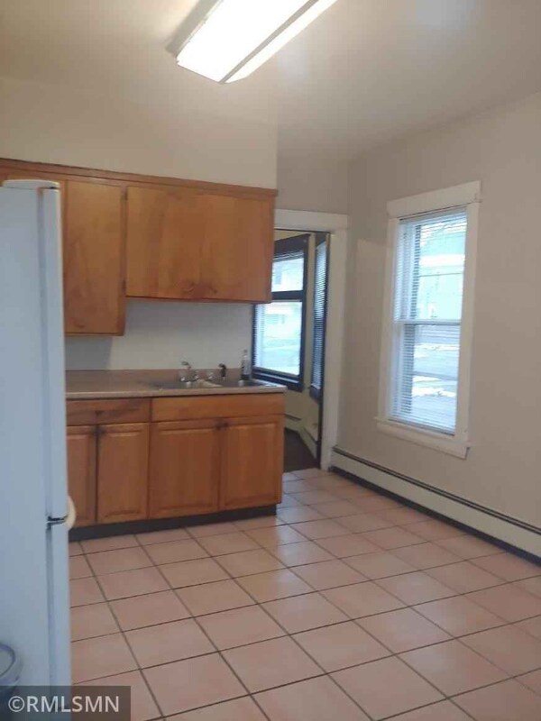 Building Photo - 619 N Mendota St