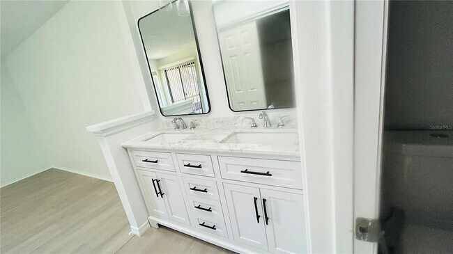 Building Photo - 12121 Augusta Woods Cir
