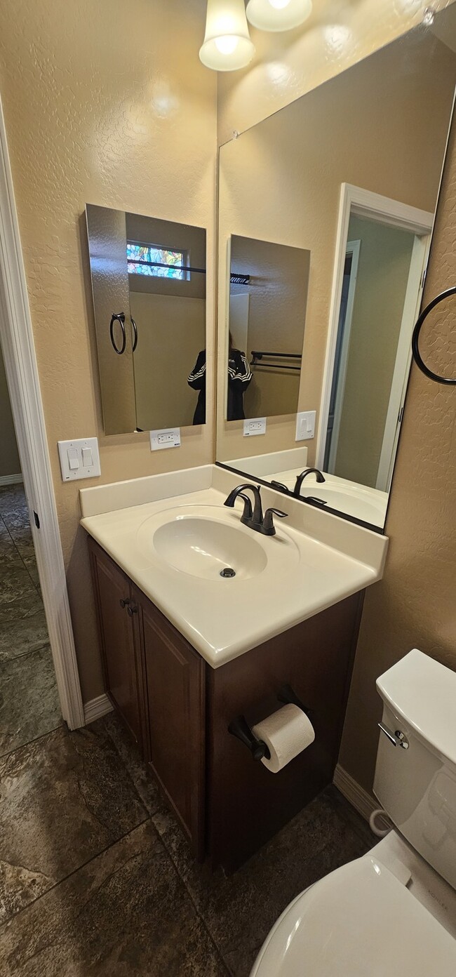 Building Photo - Welton Place