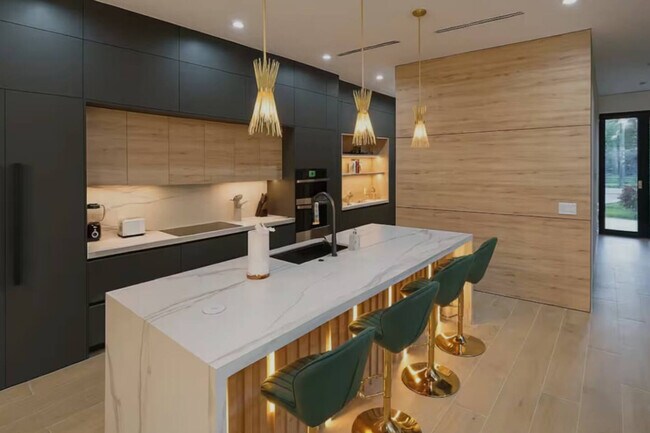 Building Photo - 1812 Miami Rd