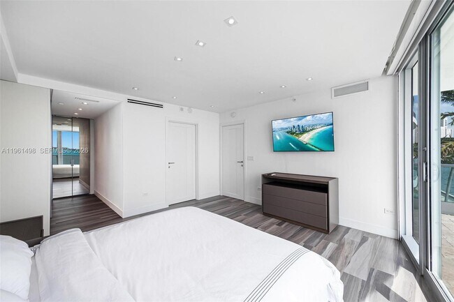 Building Photo - 1331 Brickell Bay Dr